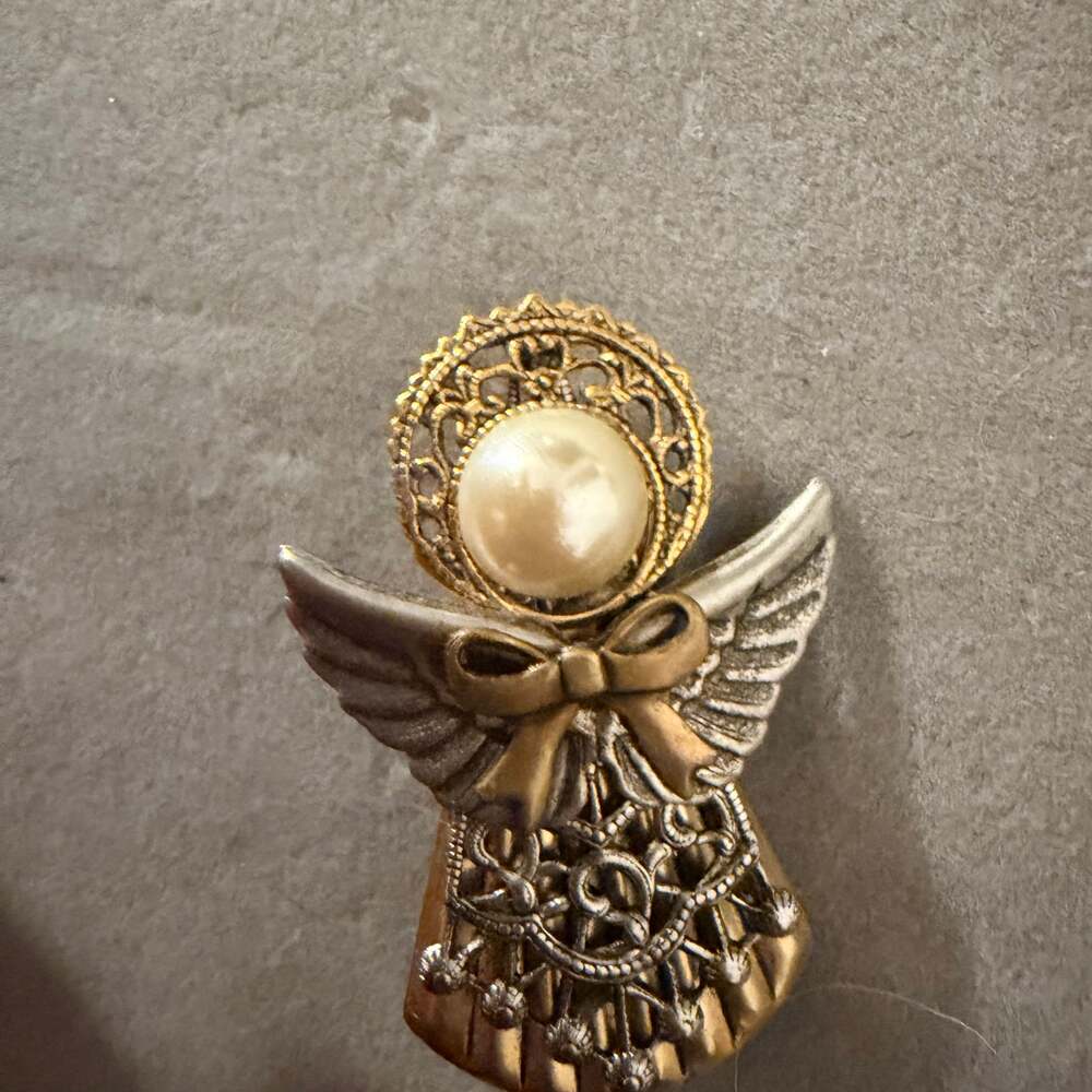 Vintage Gold Tone Filigree Angel Brooch